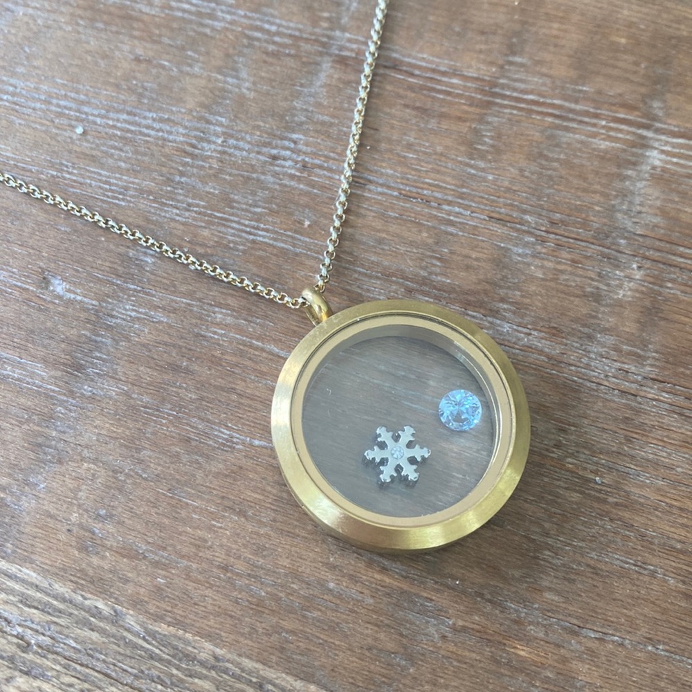 Origami Owl Gold necklace